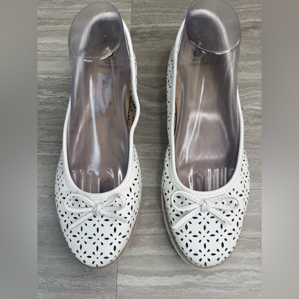 White Mountain Delgado Perforated Slip On Flats Womens Size 10 - Picture 3 of 12